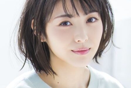 浜辺美波の年収を月収換算！税金・手取り後のリアルな金額を公開