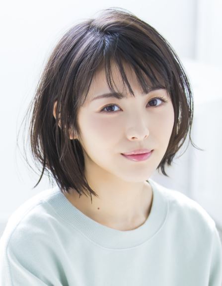 浜辺美波の年収を月収換算！税金・手取り後のリアルな金額を公開